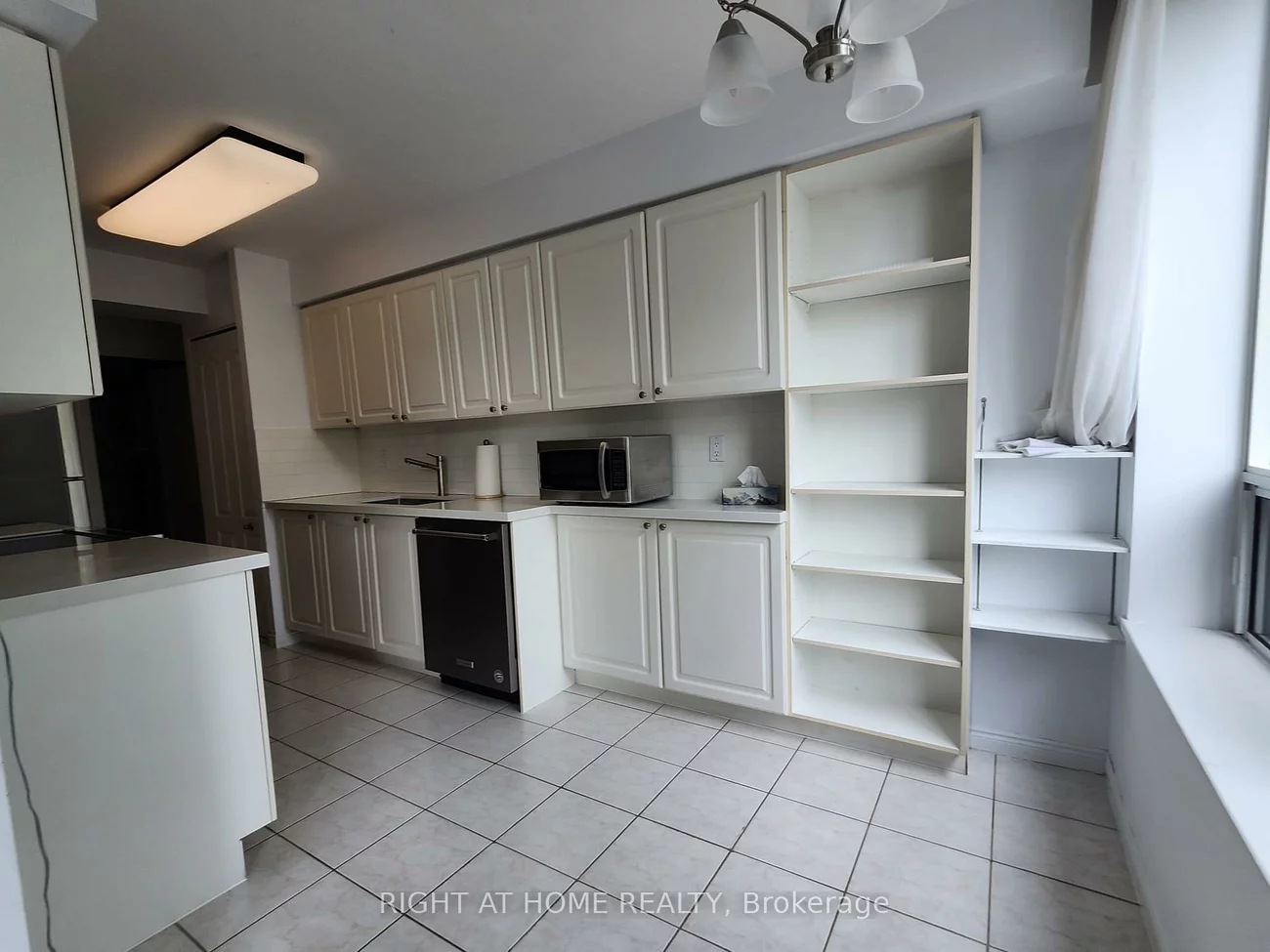 850, Steeles, Lakeview Estates, Vaughan