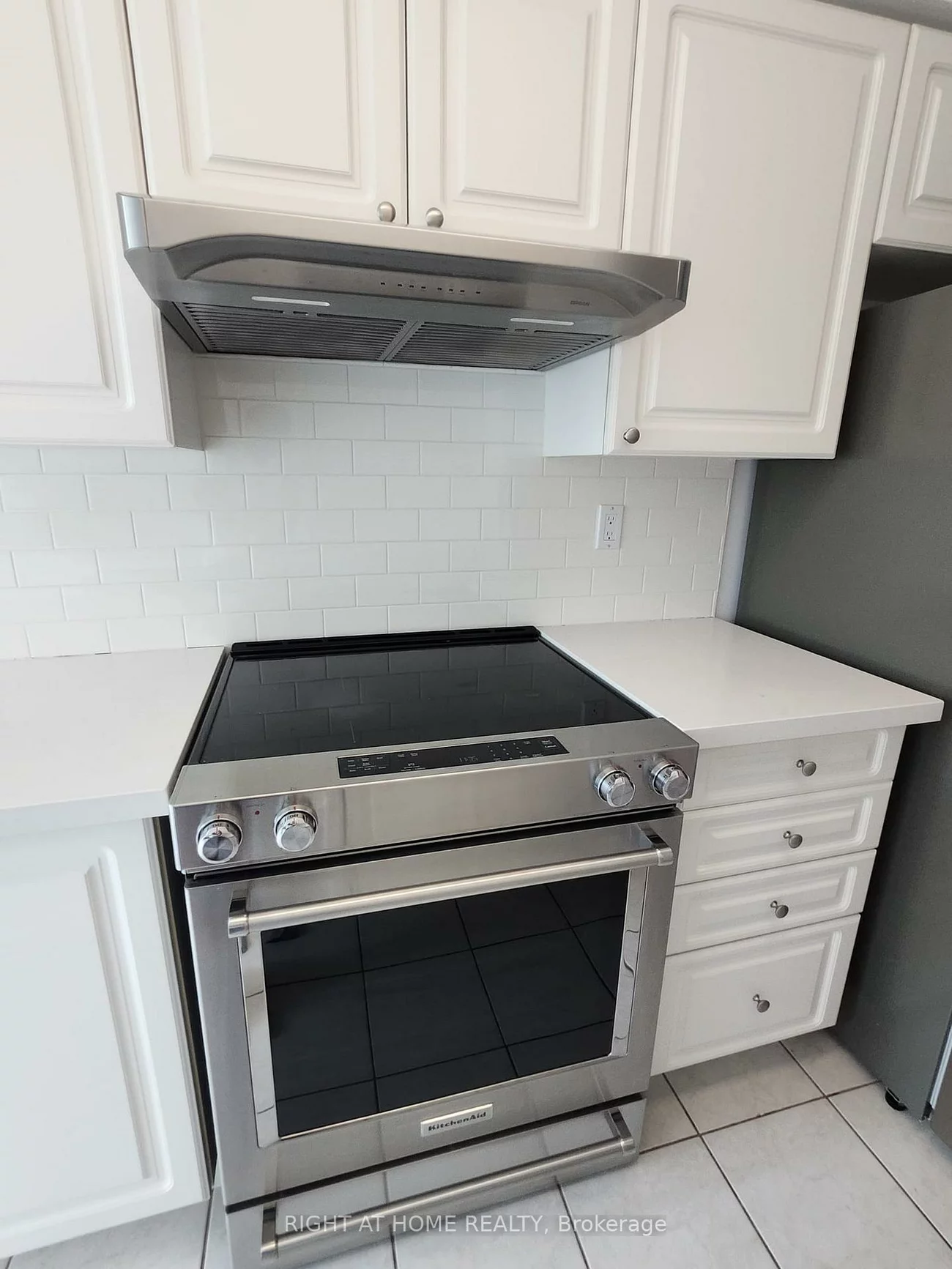 850, Steeles, Lakeview Estates, Vaughan