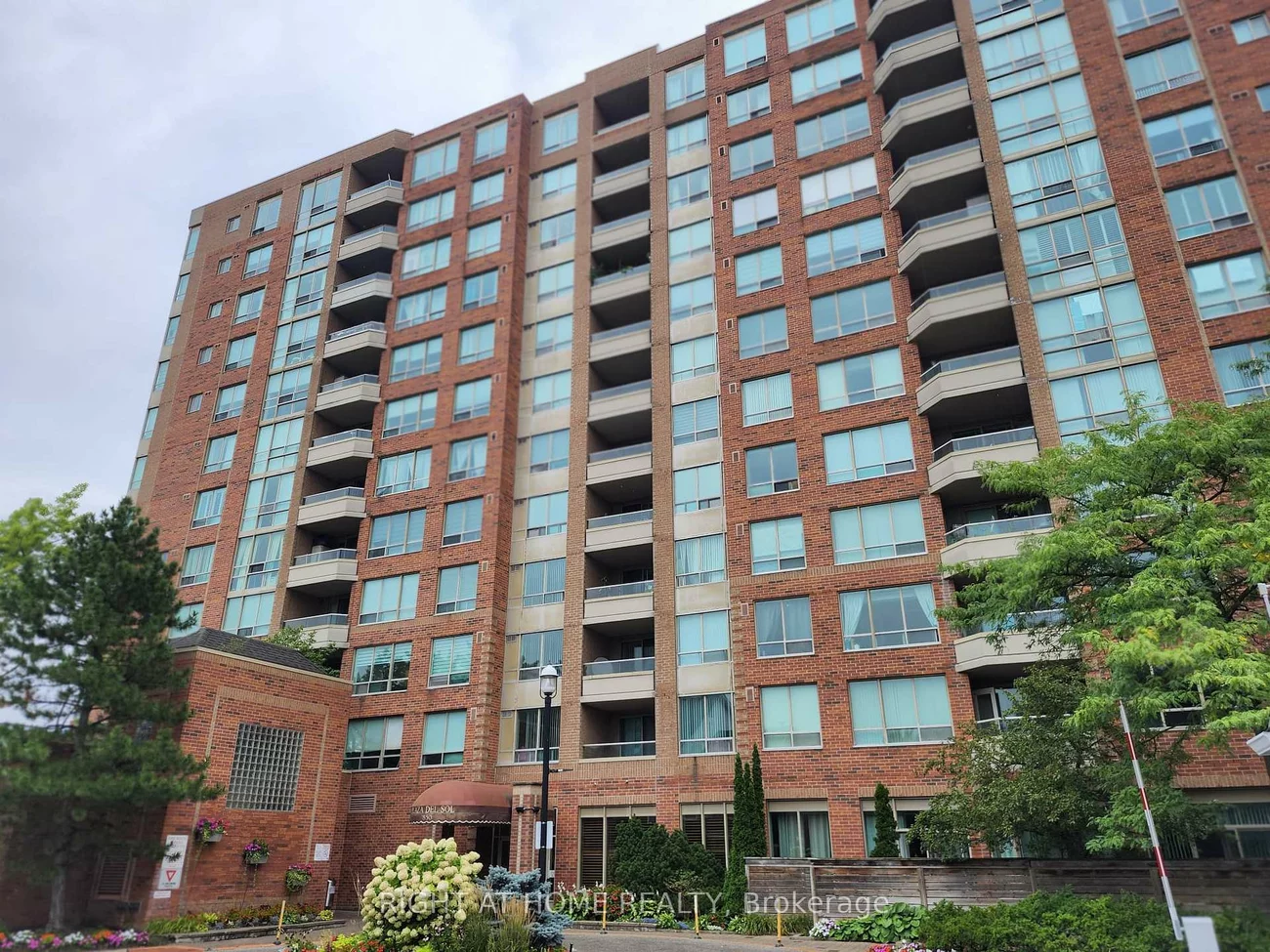 850, Steeles, Lakeview Estates, Vaughan