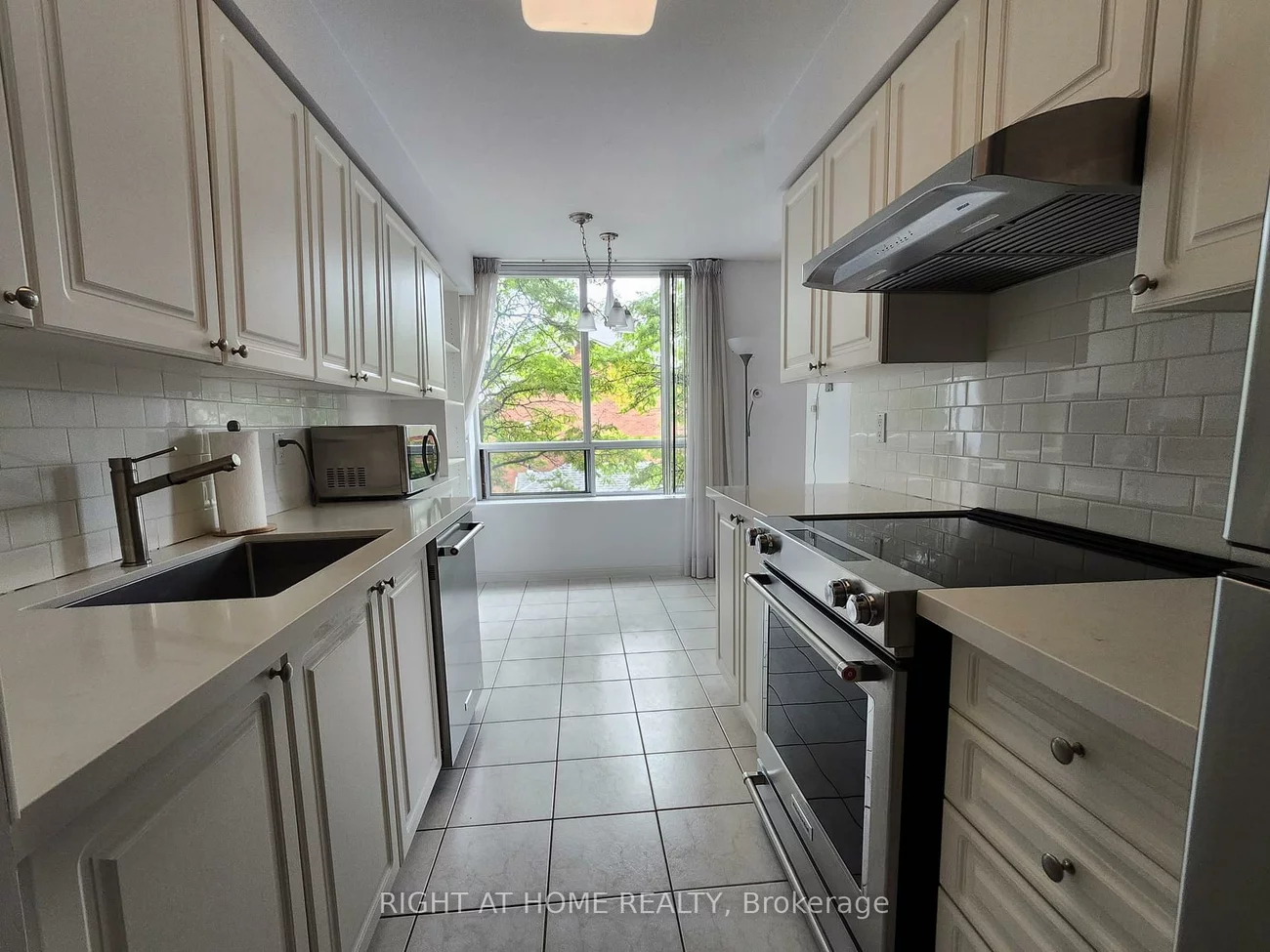 850, Steeles, Lakeview Estates, Vaughan