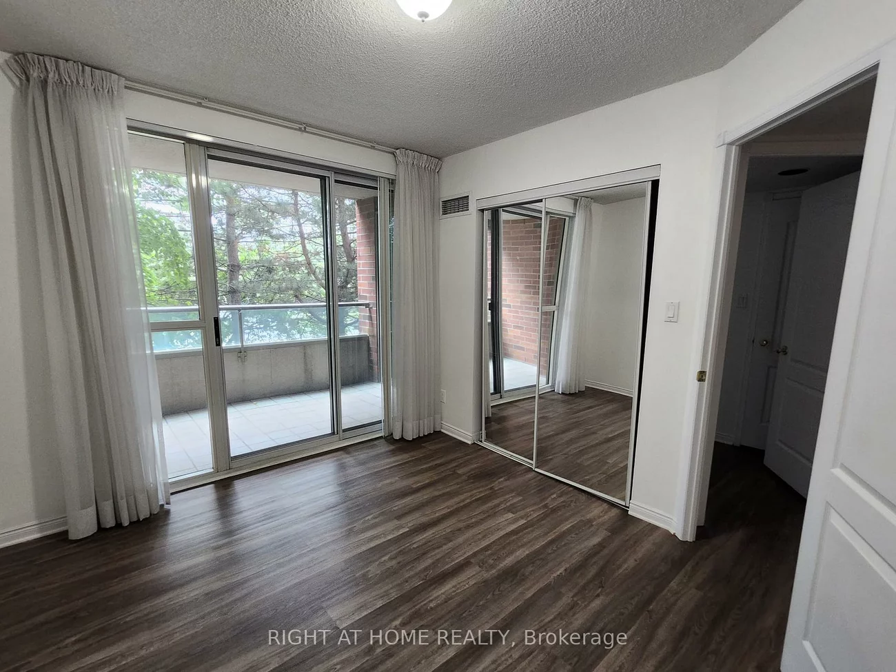 850, Steeles, Lakeview Estates, Vaughan