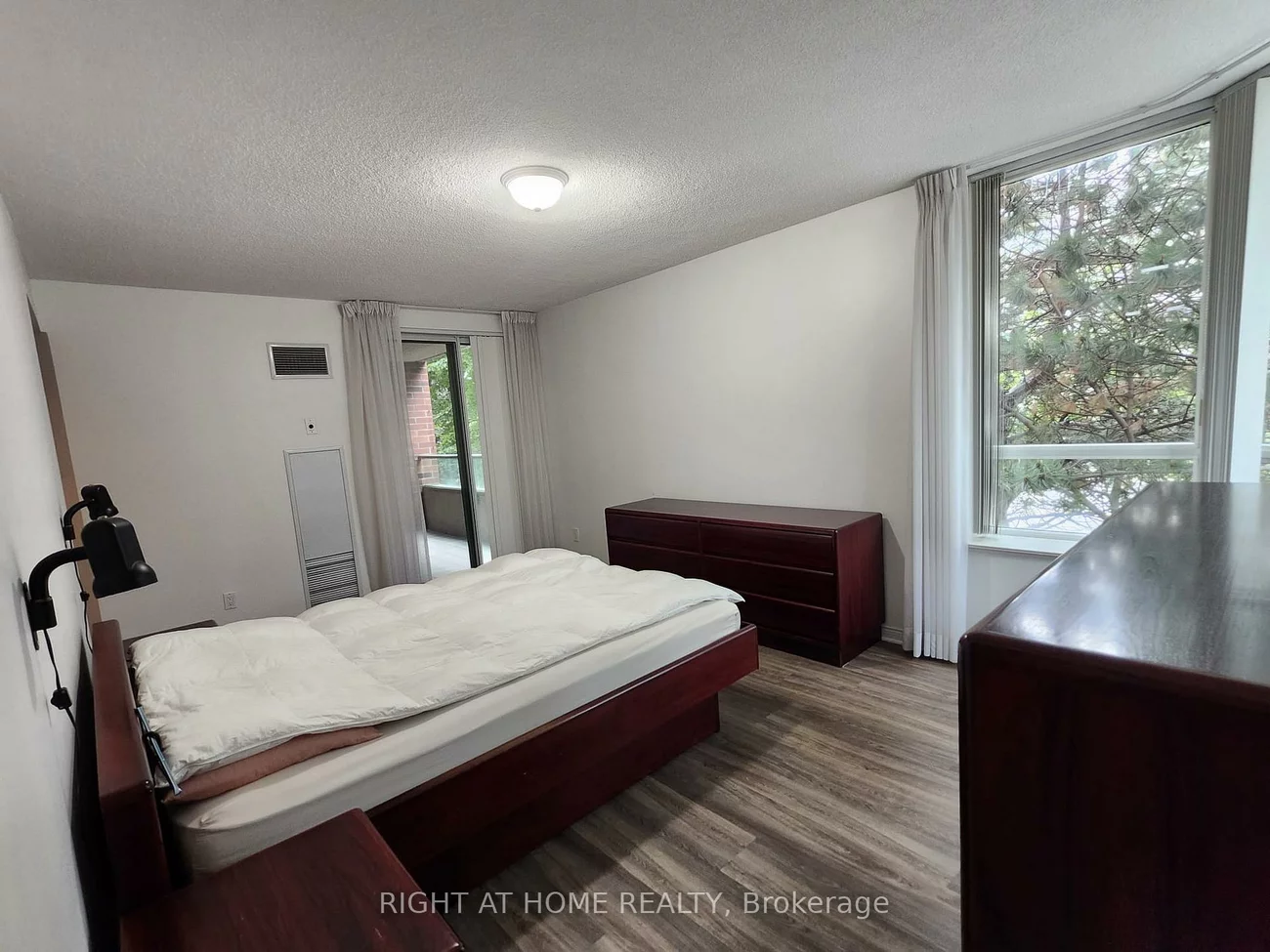 850, Steeles, Lakeview Estates, Vaughan