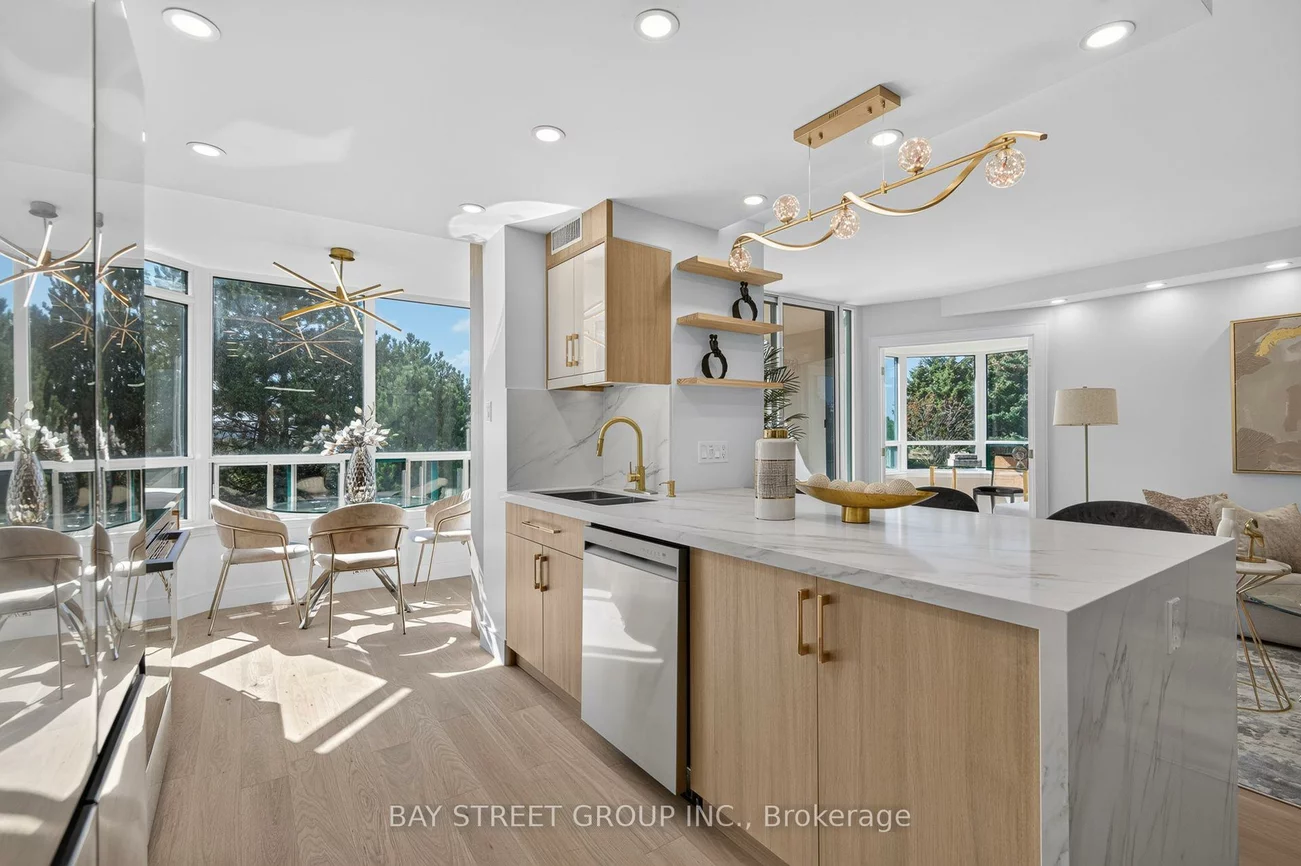 7250, Yonge, Crestwood-Springfarm-Yorkhill, Vaughan
