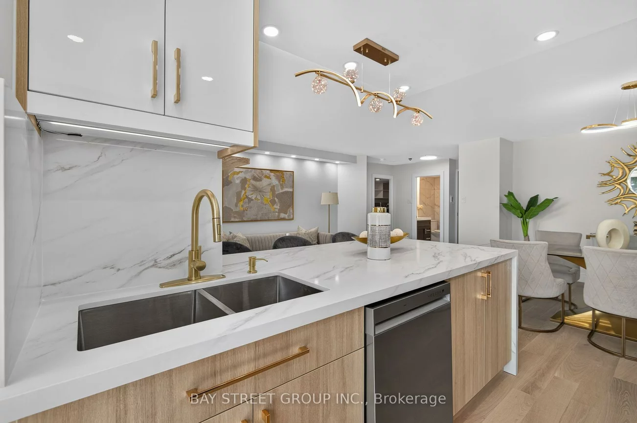 7250, Yonge, Crestwood-Springfarm-Yorkhill, Vaughan