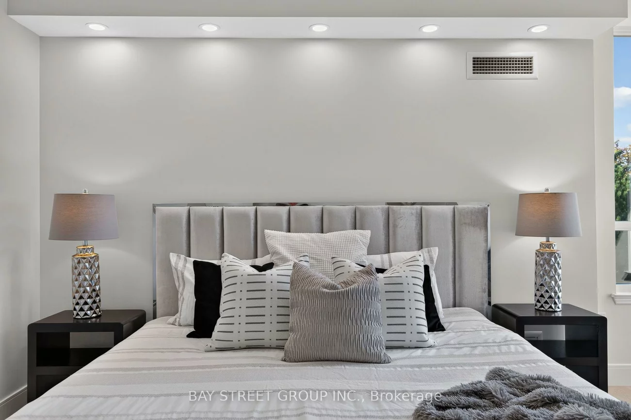 7250, Yonge, Crestwood-Springfarm-Yorkhill, Vaughan