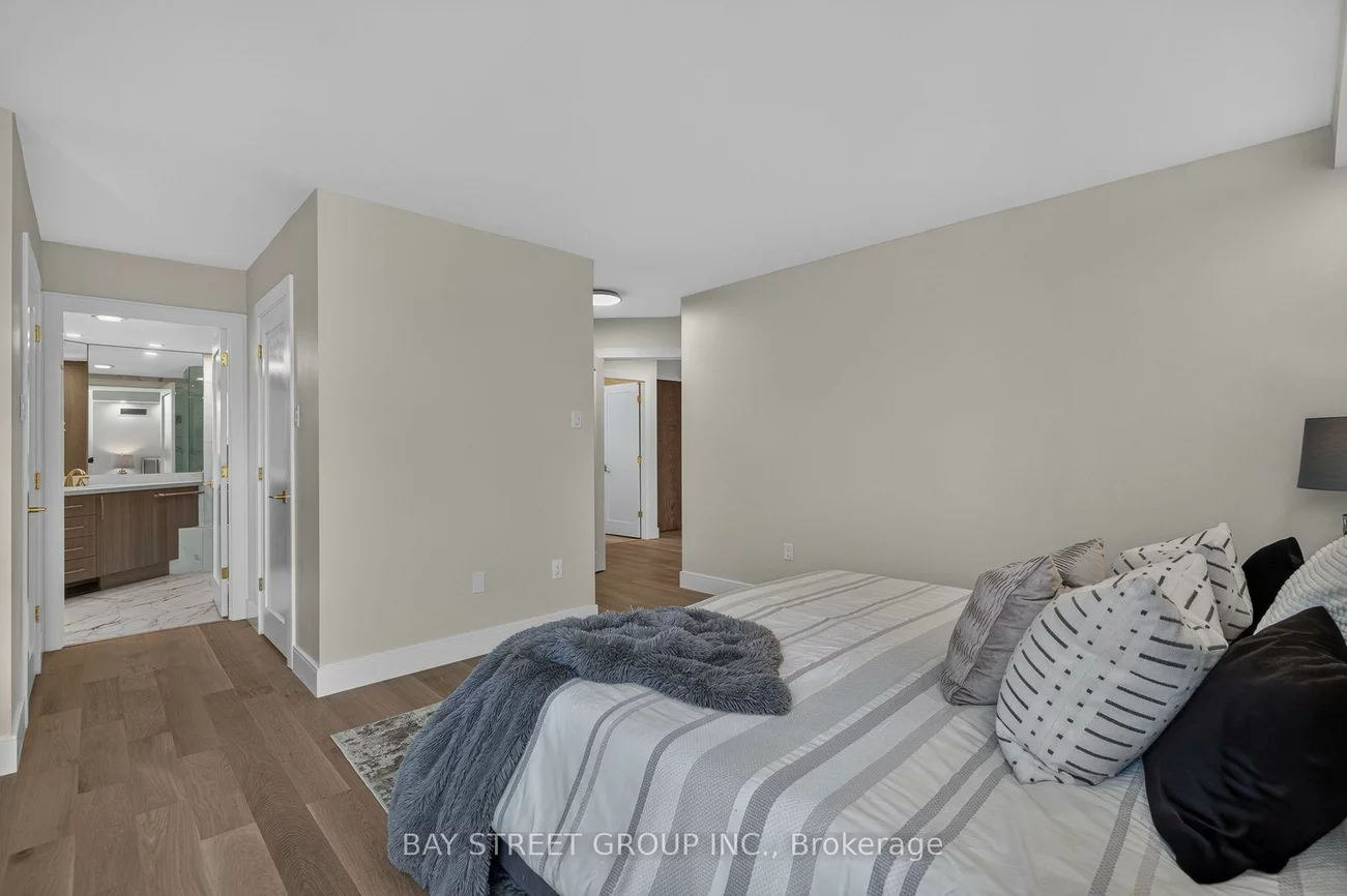 7250, Yonge, Crestwood-Springfarm-Yorkhill, Vaughan