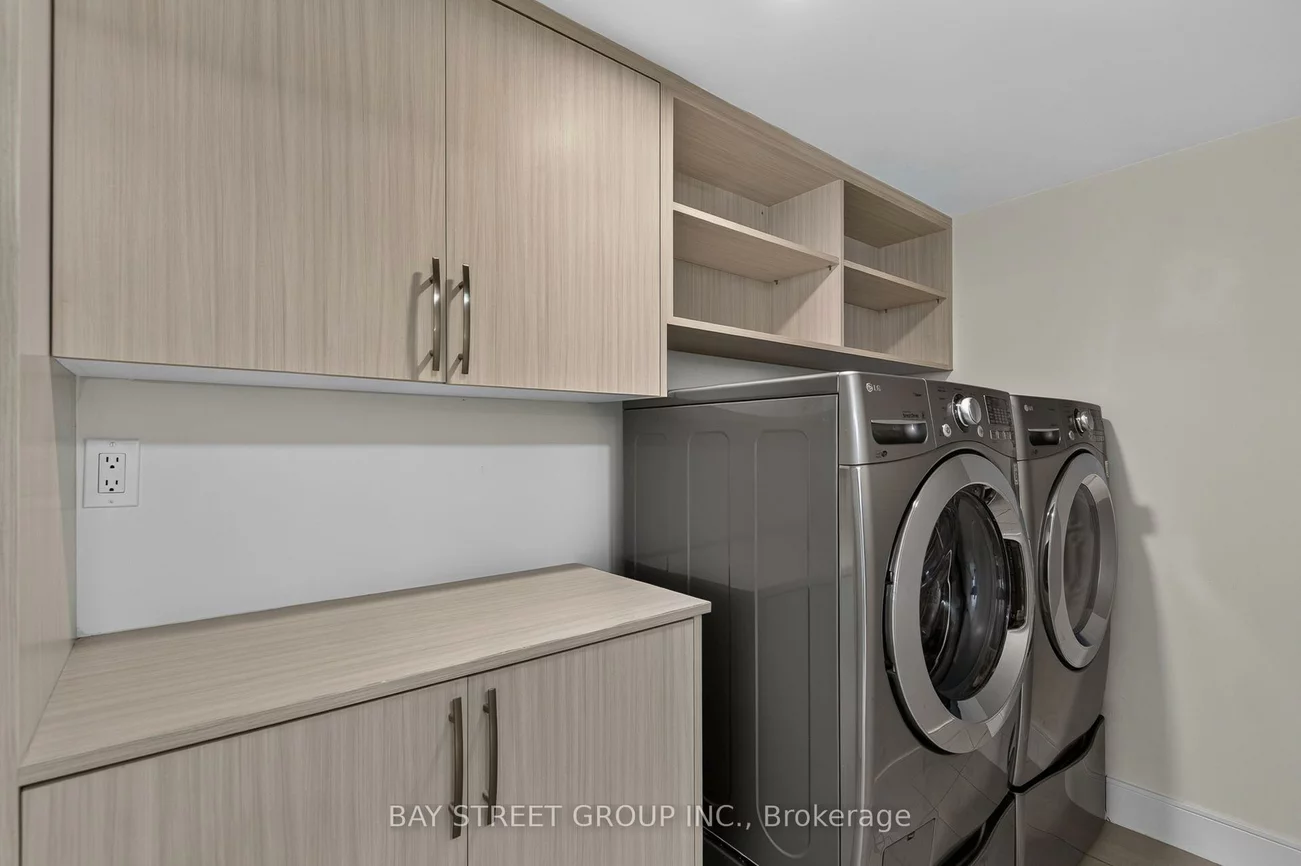 7250, Yonge, Crestwood-Springfarm-Yorkhill, Vaughan