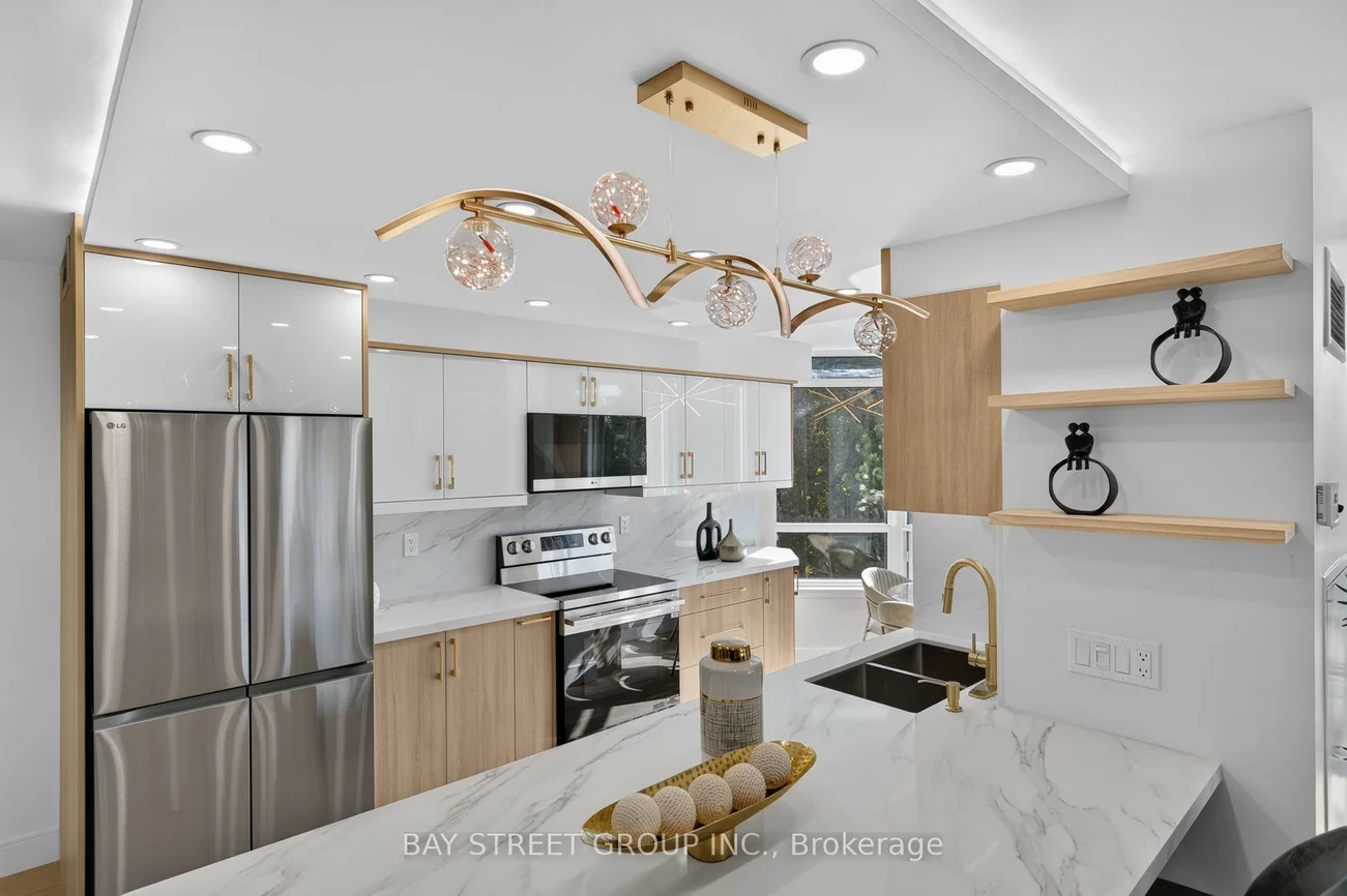7250, Yonge, Crestwood-Springfarm-Yorkhill, Vaughan