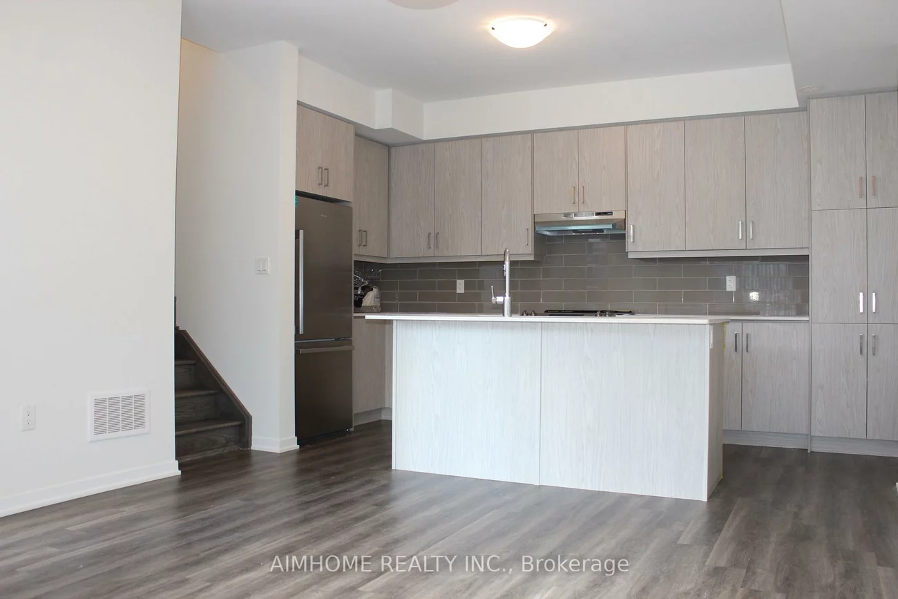 80, Honeycrisp, Vaughan Corporate Centre, Vaughan