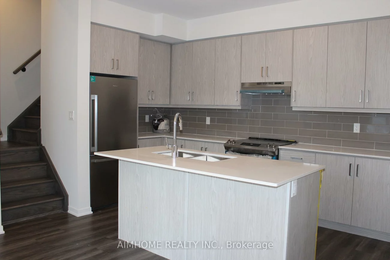 80, Honeycrisp, Vaughan Corporate Centre, Vaughan