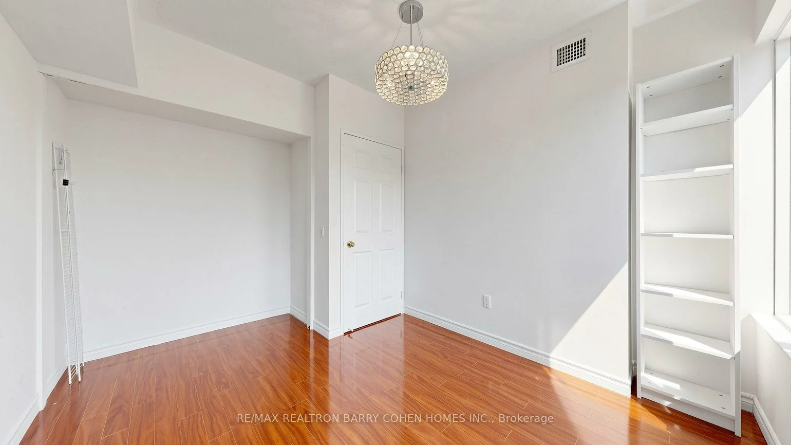 7398, Yonge, Crestwood-Springfarm-Yorkhill, Vaughan