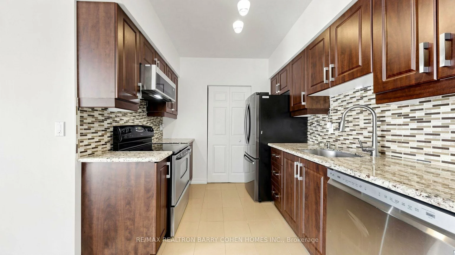 7398, Yonge, Crestwood-Springfarm-Yorkhill, Vaughan
