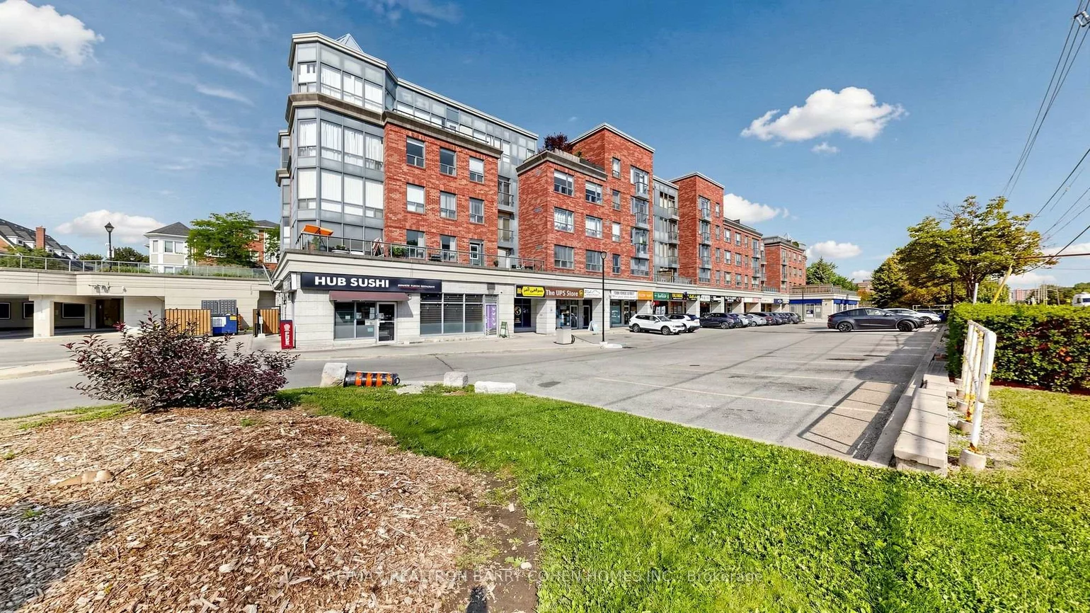 7398, Yonge, Crestwood-Springfarm-Yorkhill, Vaughan