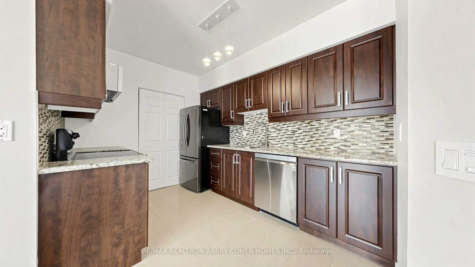 7398, Yonge, Crestwood-Springfarm-Yorkhill, Vaughan