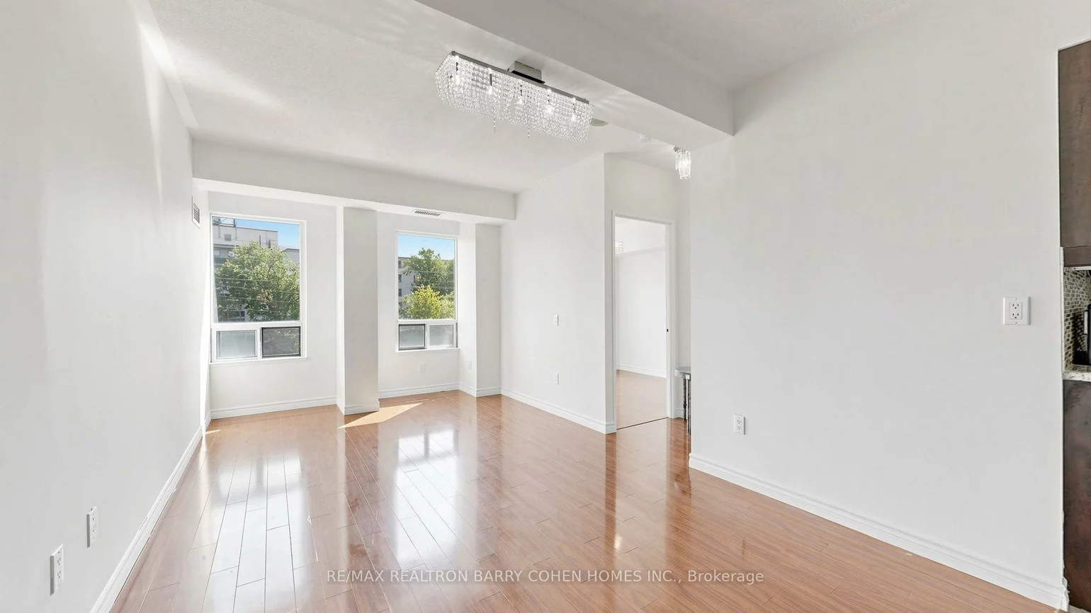 7398, Yonge, Crestwood-Springfarm-Yorkhill, Vaughan