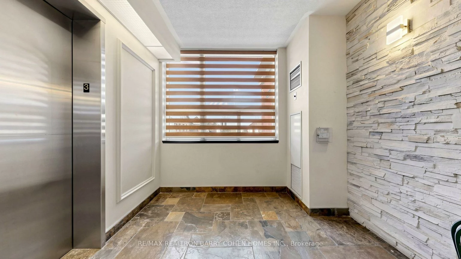 7398, Yonge, Crestwood-Springfarm-Yorkhill, Vaughan