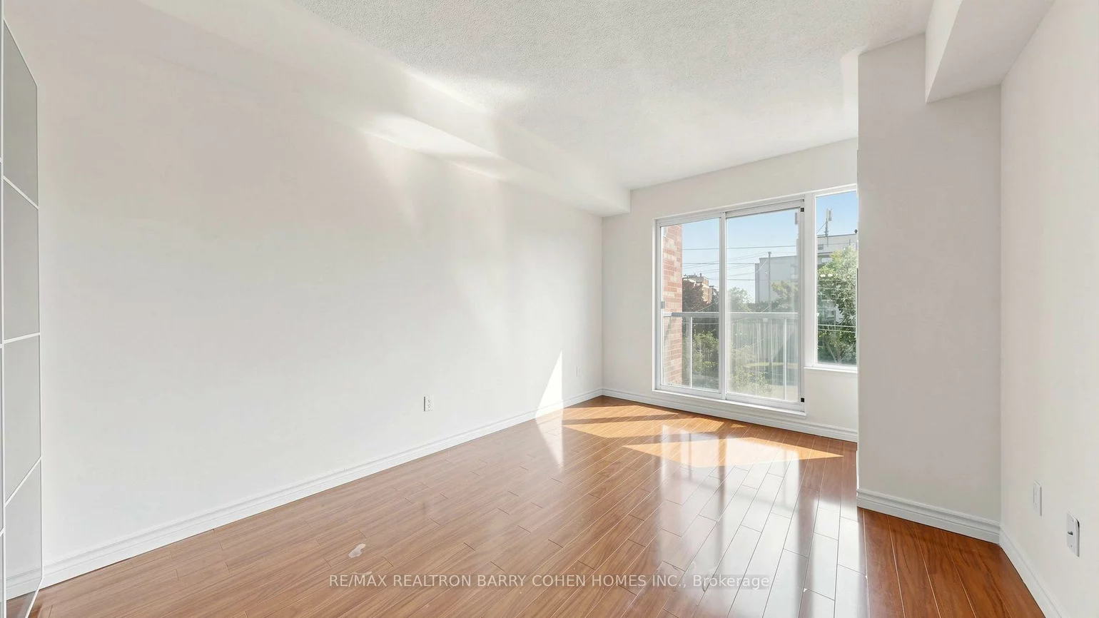 7398, Yonge, Crestwood-Springfarm-Yorkhill, Vaughan
