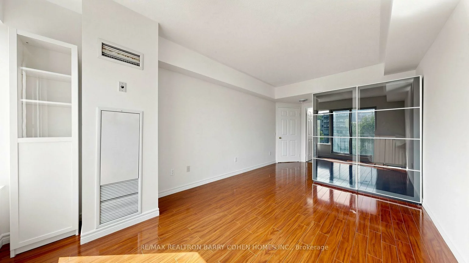 7398, Yonge, Crestwood-Springfarm-Yorkhill, Vaughan