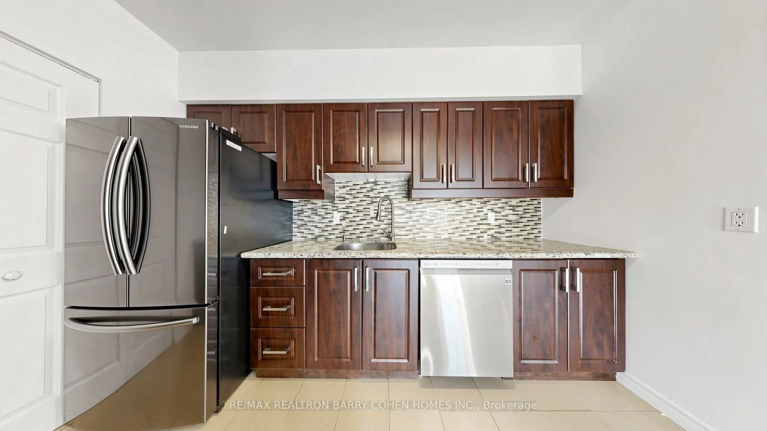 7398, Yonge, Crestwood-Springfarm-Yorkhill, Vaughan