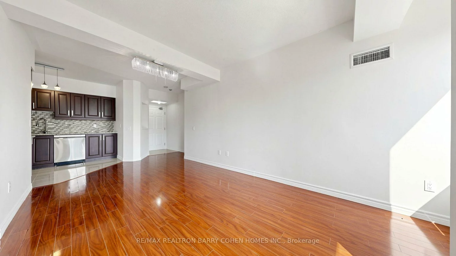 7398, Yonge, Crestwood-Springfarm-Yorkhill, Vaughan