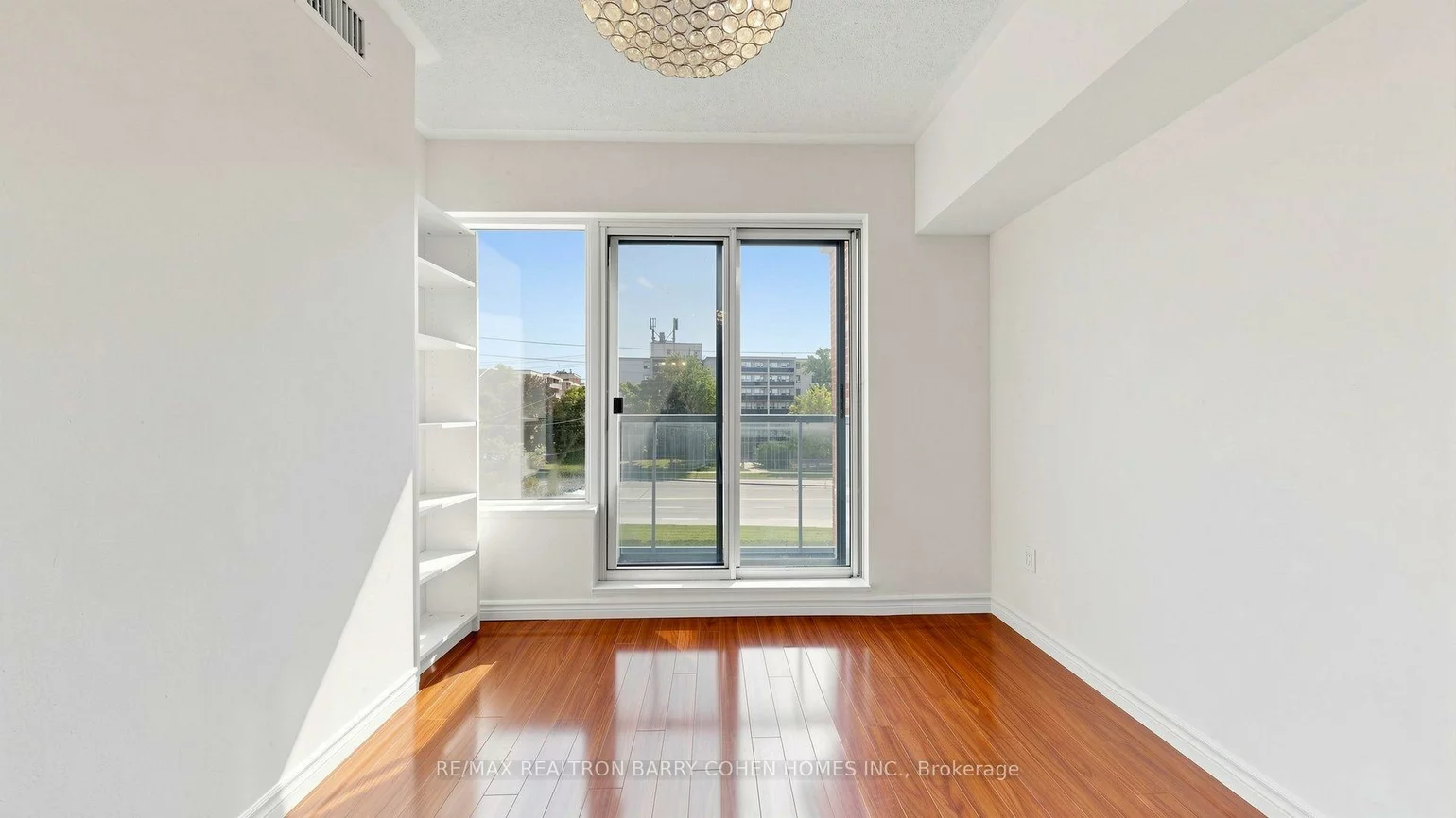 7398, Yonge, Crestwood-Springfarm-Yorkhill, Vaughan
