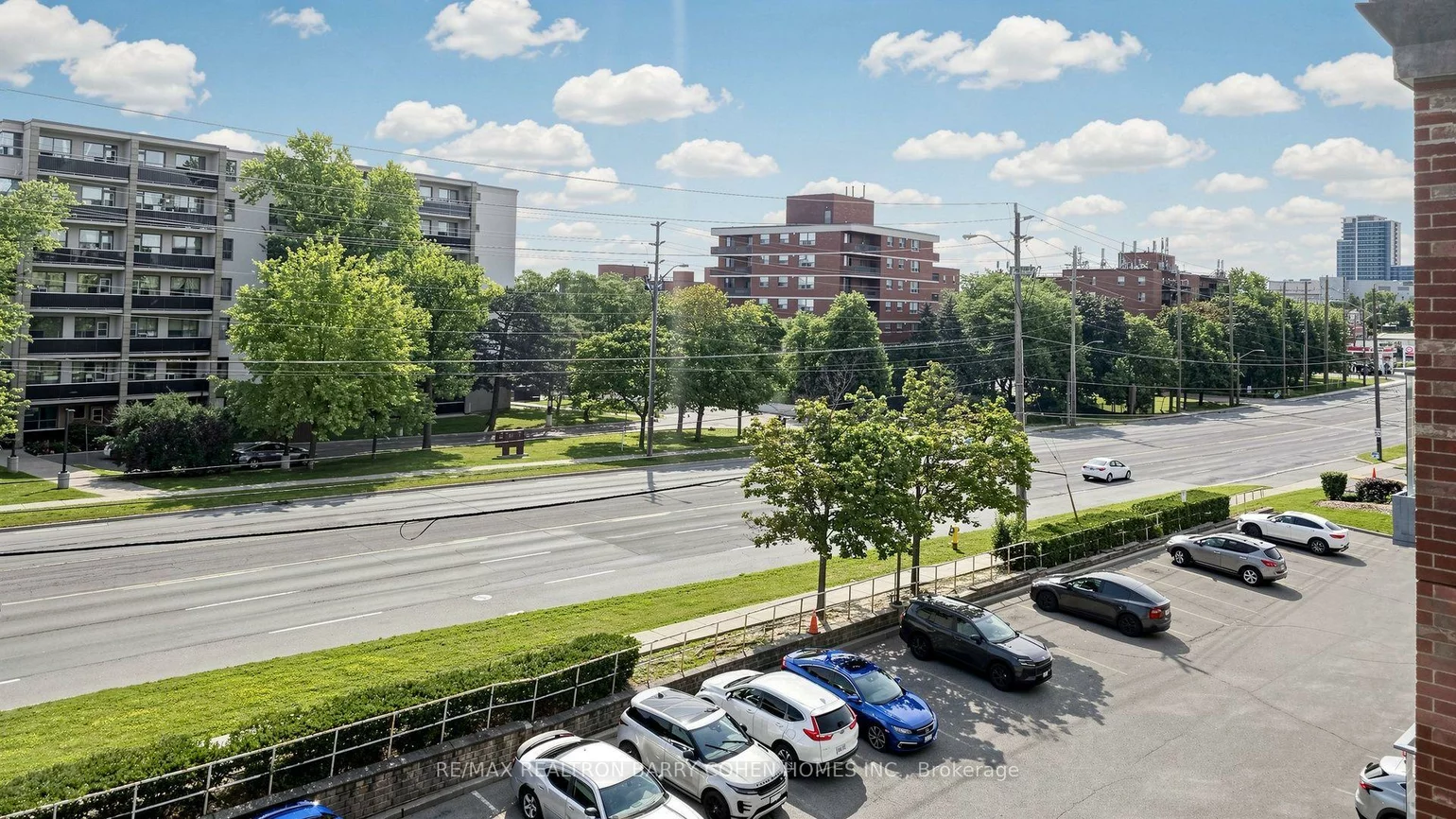 7398, Yonge, Crestwood-Springfarm-Yorkhill, Vaughan
