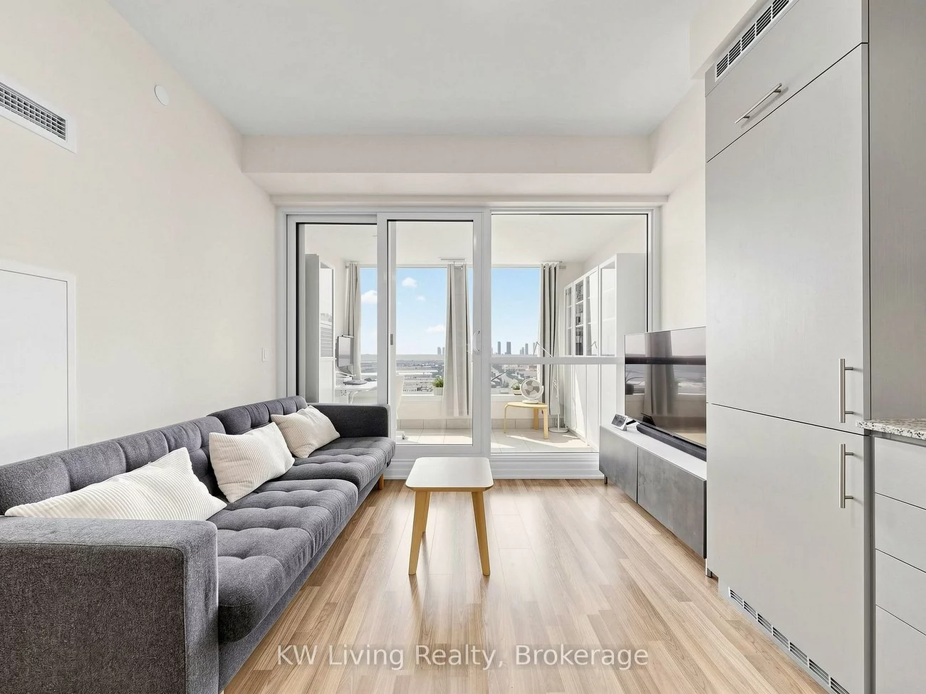 9075, Jane, Concord, Vaughan