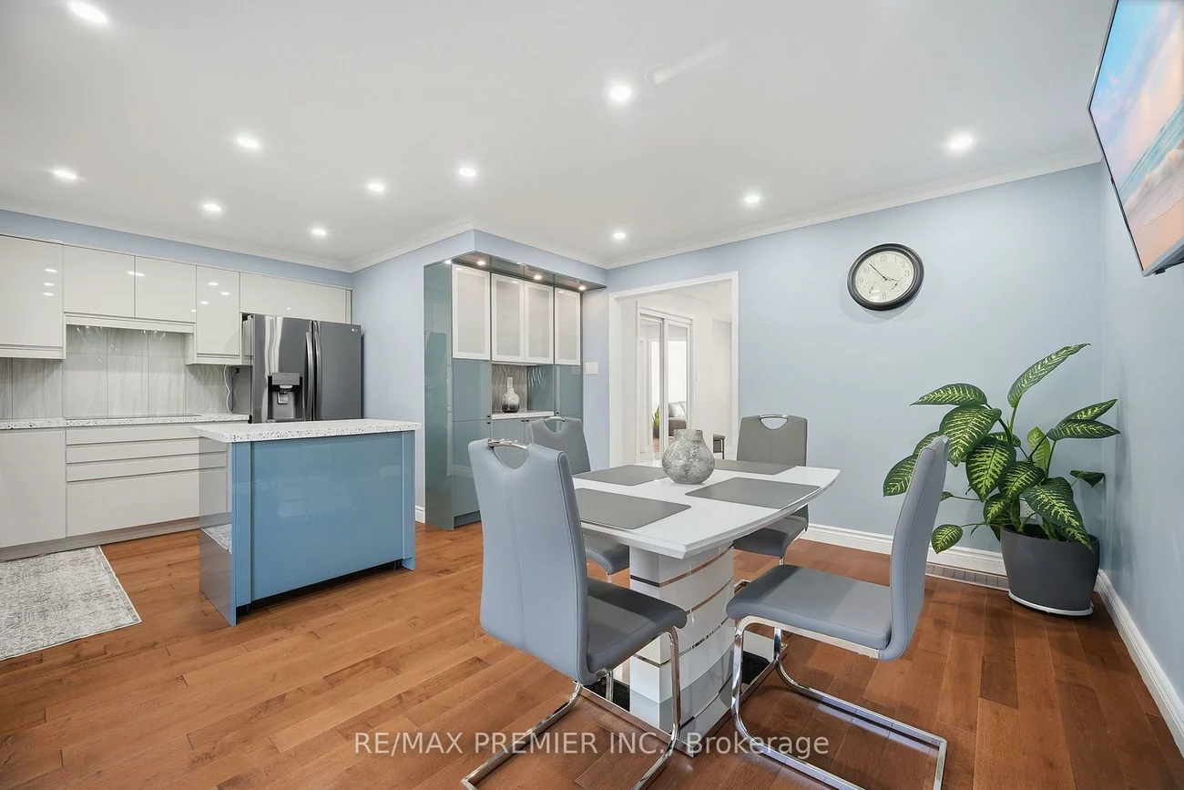102, Pinedale, East Woodbridge, Vaughan