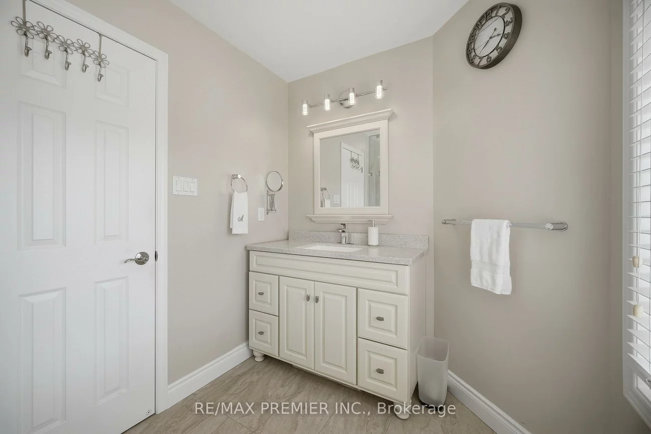 102, Pinedale, East Woodbridge, Vaughan