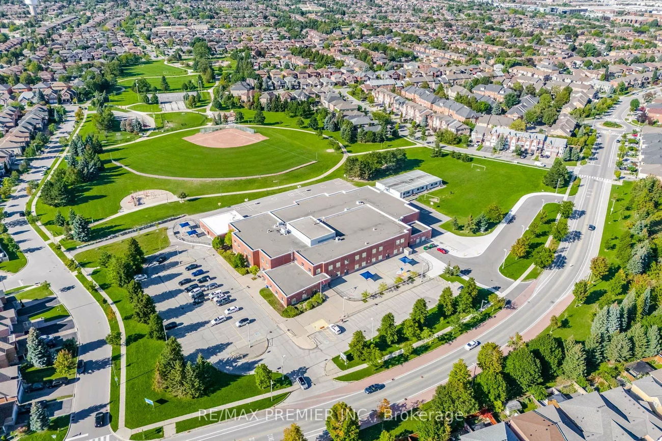 102, Pinedale, East Woodbridge, Vaughan