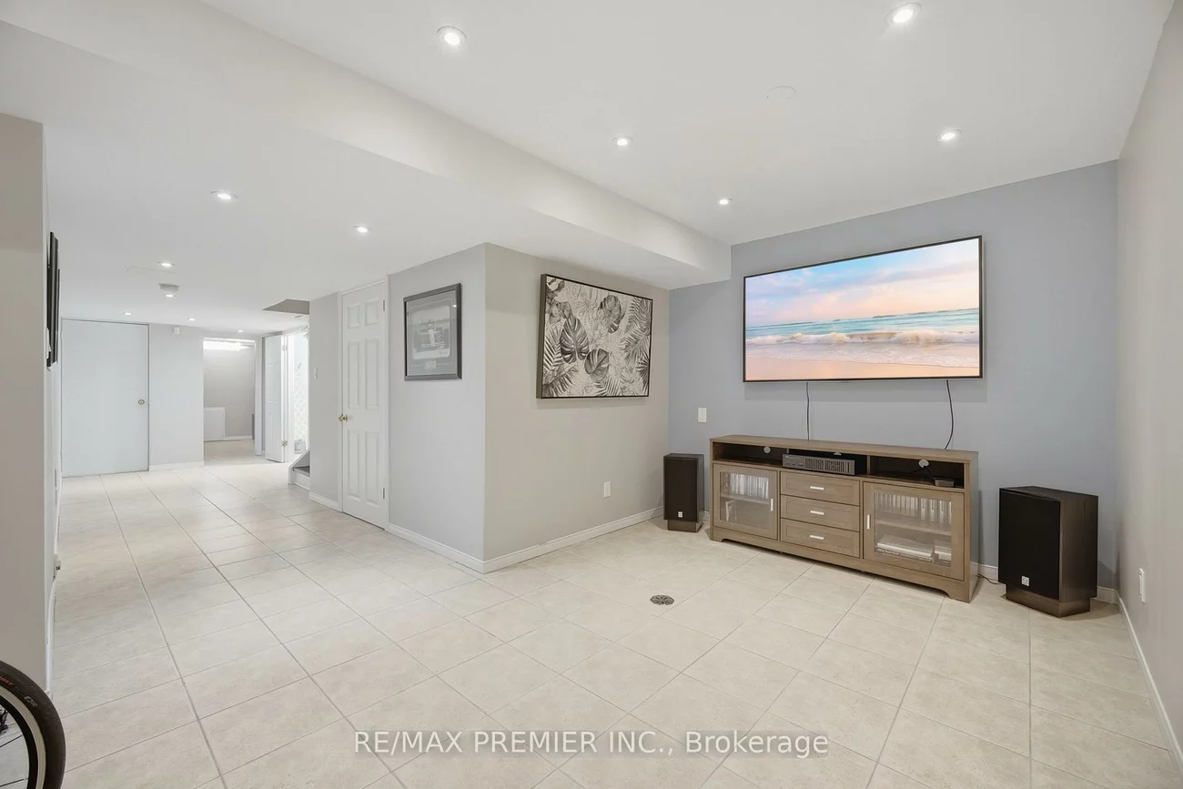 102, Pinedale, East Woodbridge, Vaughan
