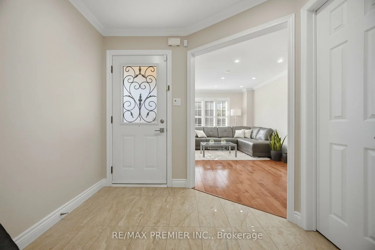 102, Pinedale, East Woodbridge, Vaughan