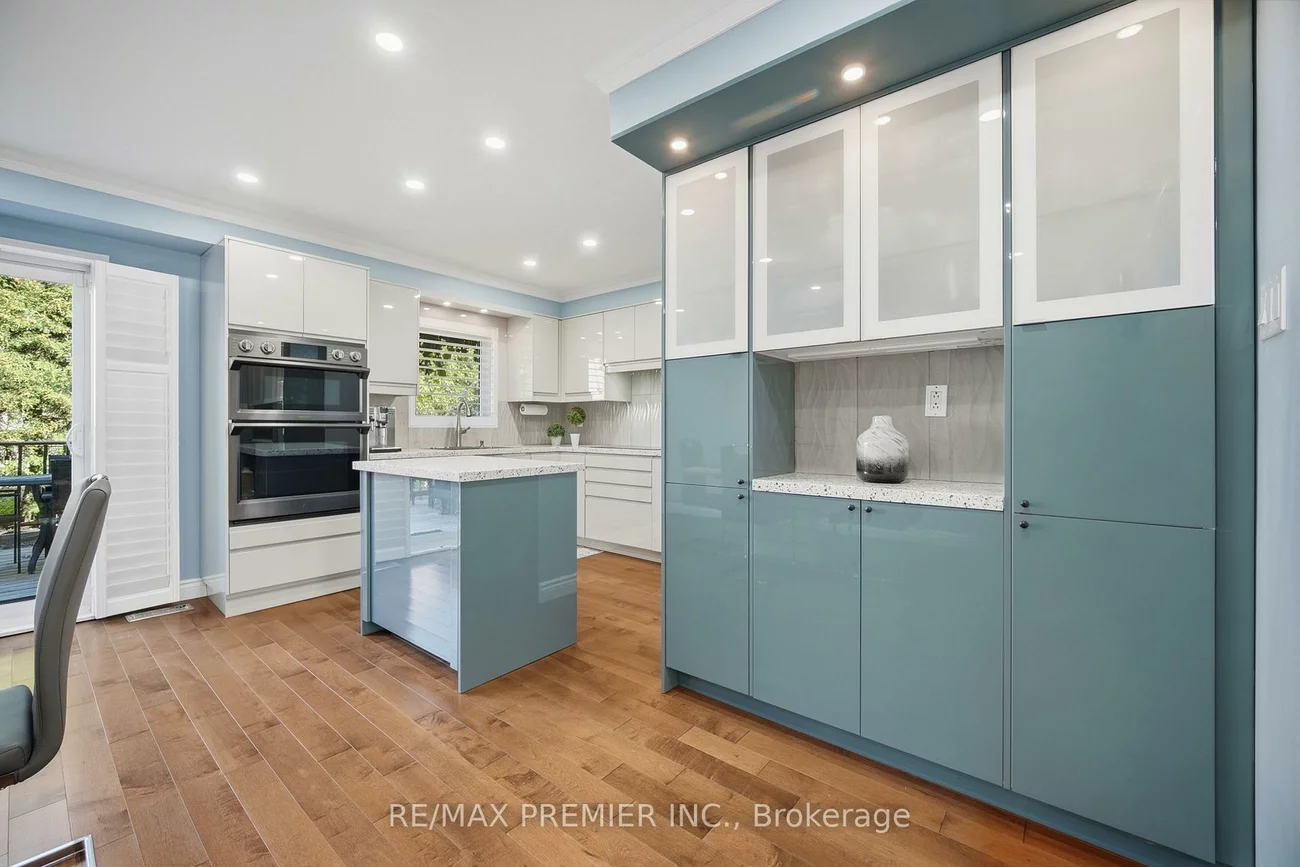 102, Pinedale, East Woodbridge, Vaughan