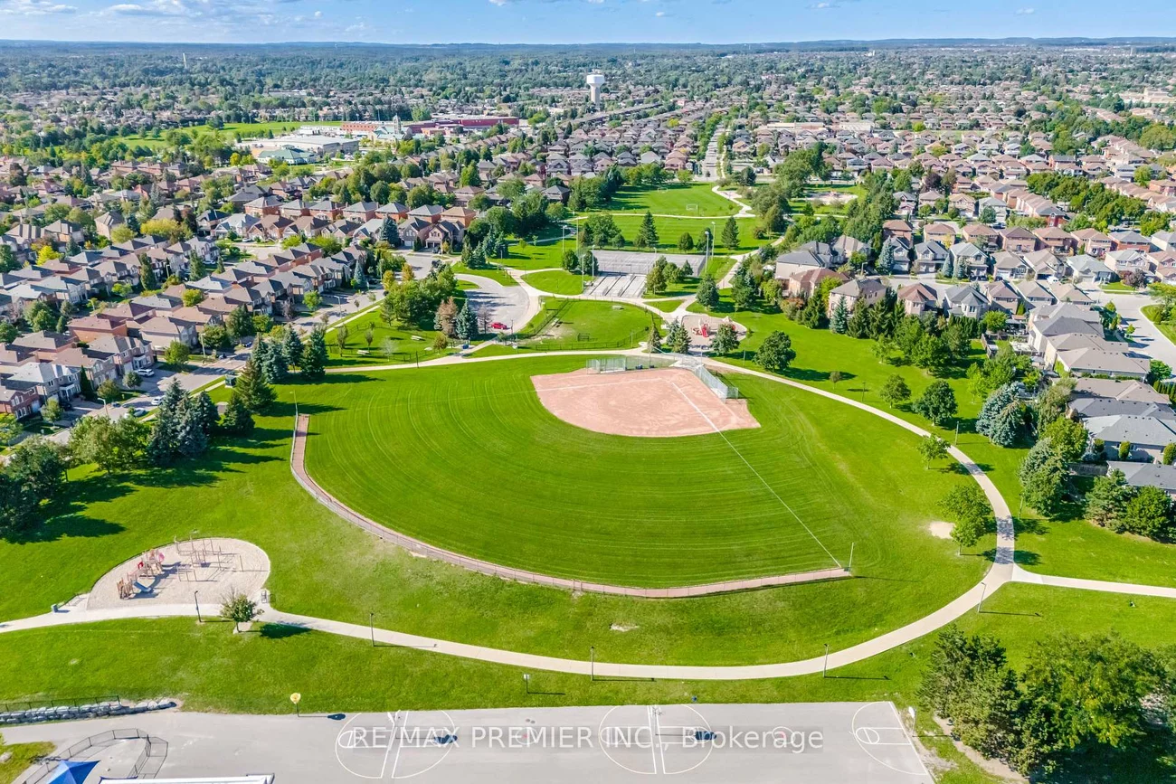 102, Pinedale, East Woodbridge, Vaughan