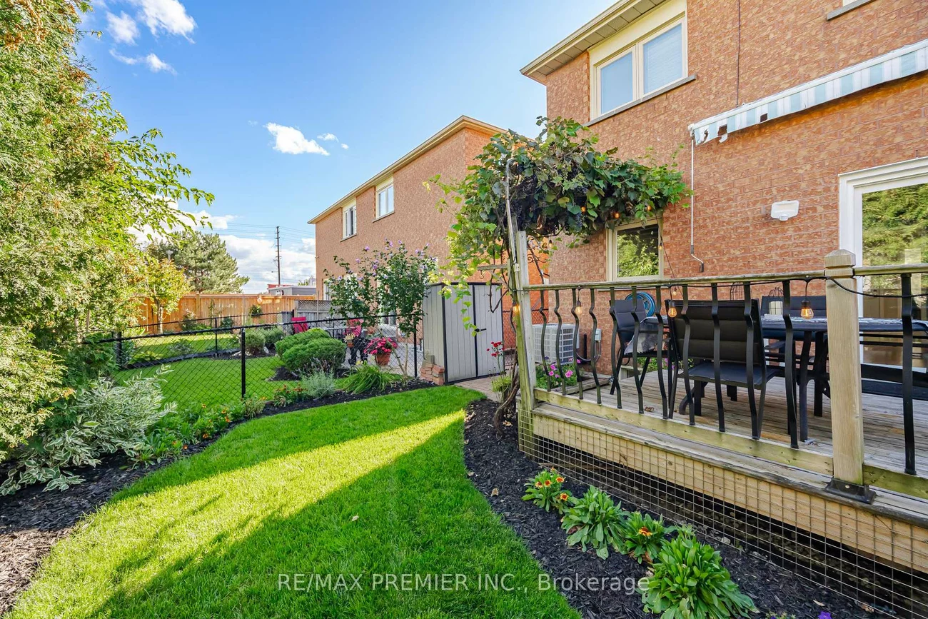 102, Pinedale, East Woodbridge, Vaughan