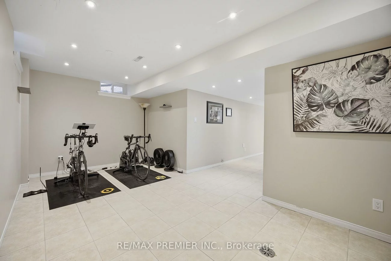 102, Pinedale, East Woodbridge, Vaughan