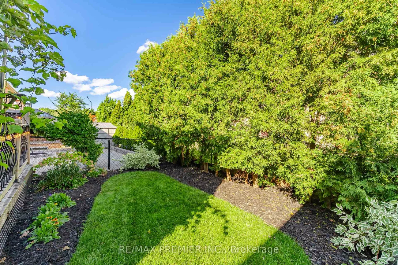 102, Pinedale, East Woodbridge, Vaughan