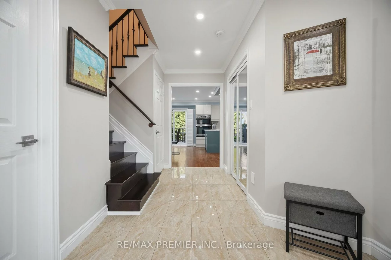 102, Pinedale, East Woodbridge, Vaughan