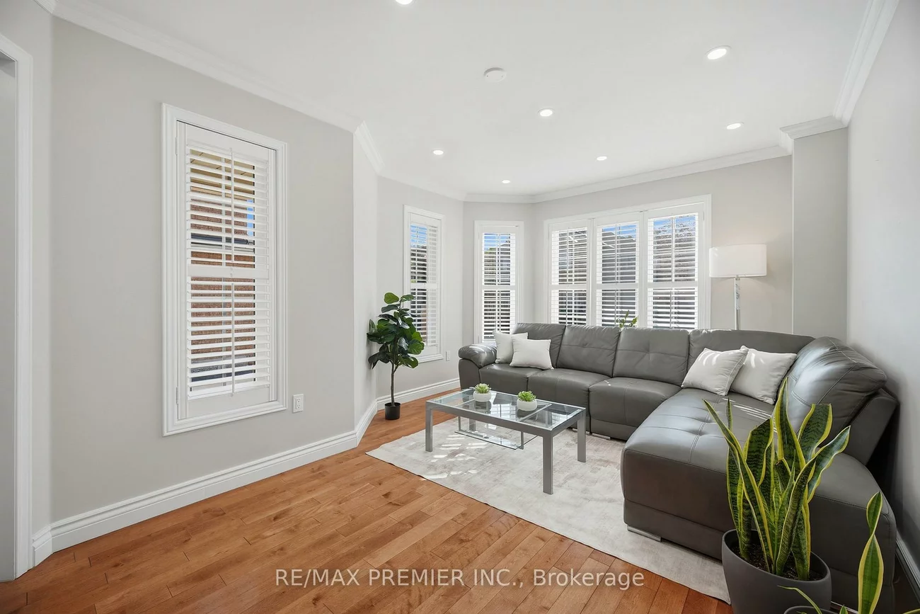 102, Pinedale, East Woodbridge, Vaughan