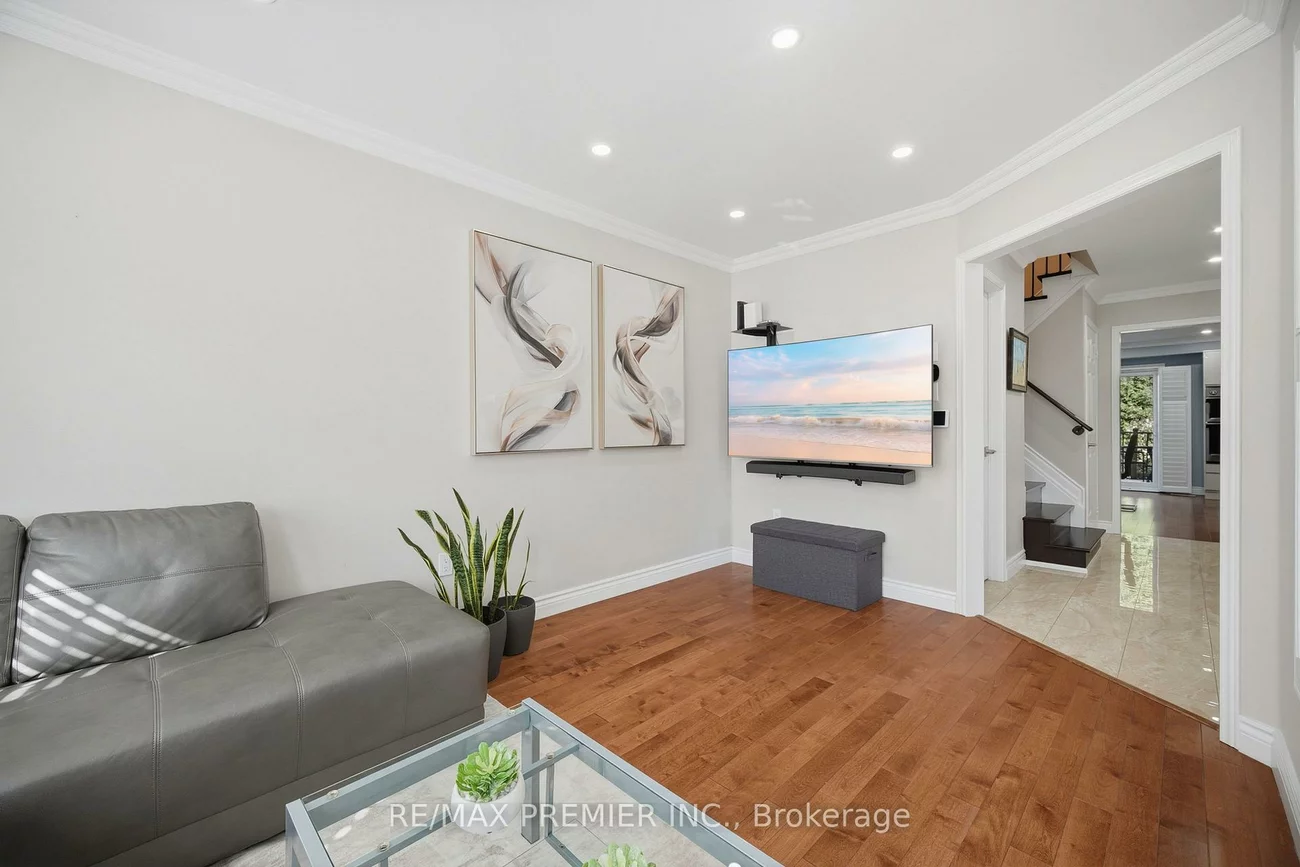 102, Pinedale, East Woodbridge, Vaughan