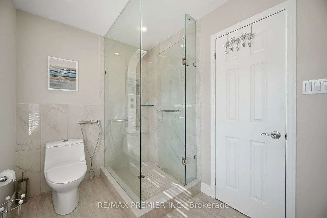 102, Pinedale, East Woodbridge, Vaughan