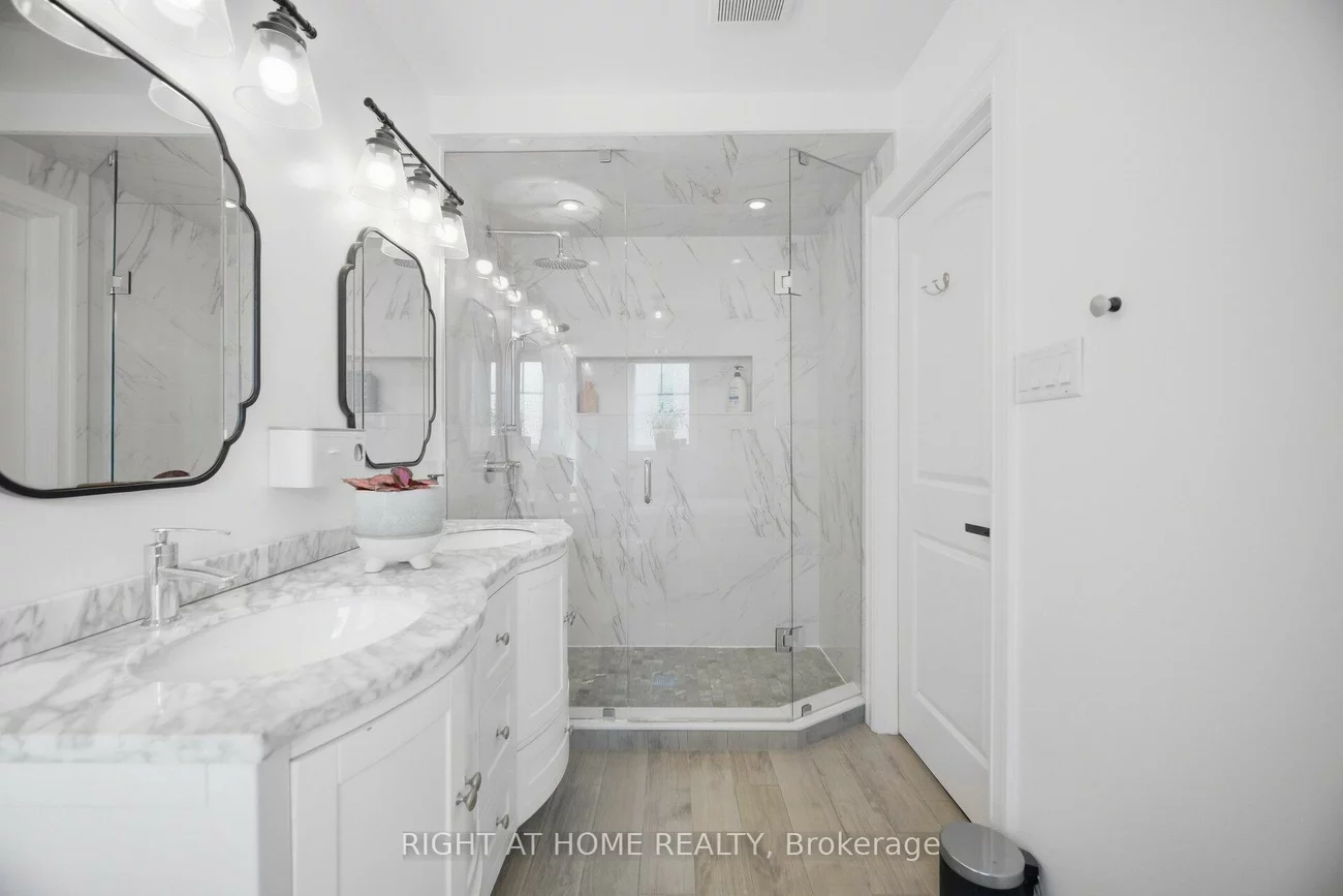8032, Kipling, West Woodbridge, Vaughan