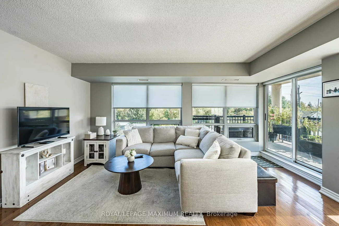 8026, Kipling, West Woodbridge, Vaughan