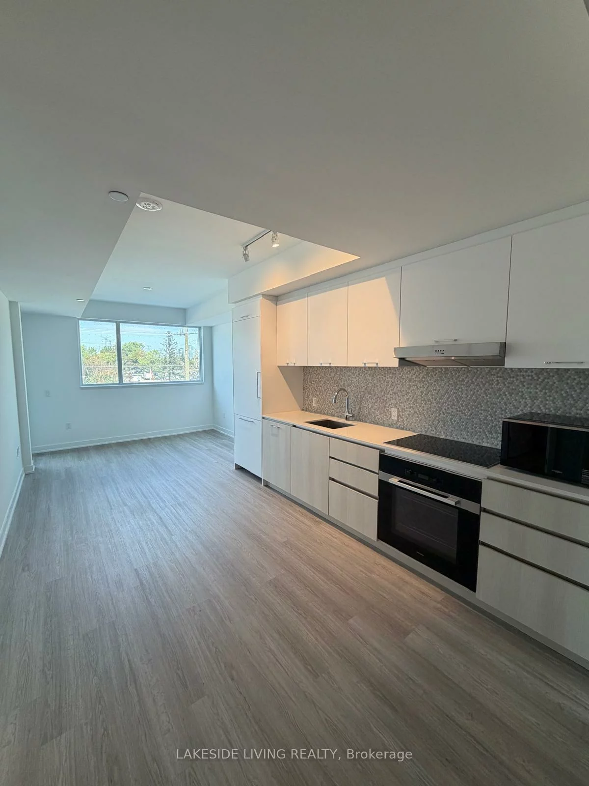 8188, Yonge, Uplands, Vaughan