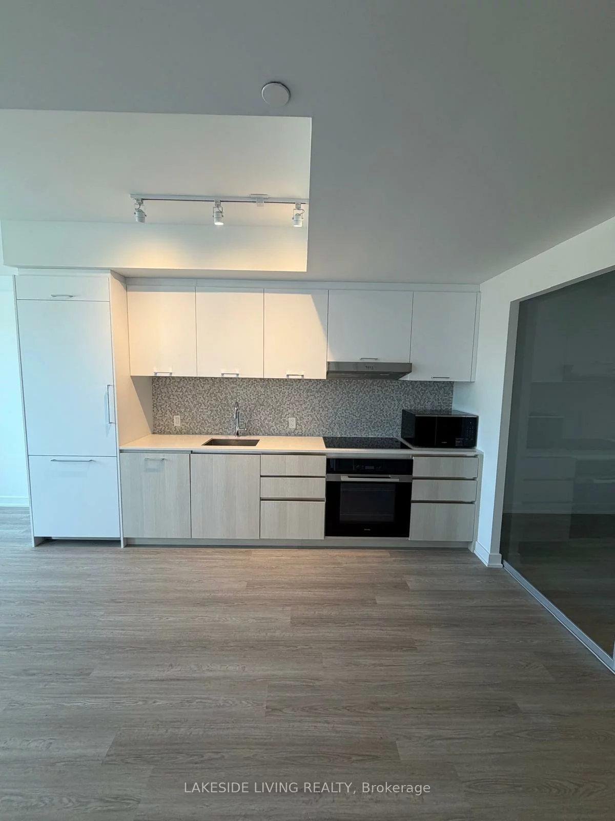 8188, Yonge, Uplands, Vaughan