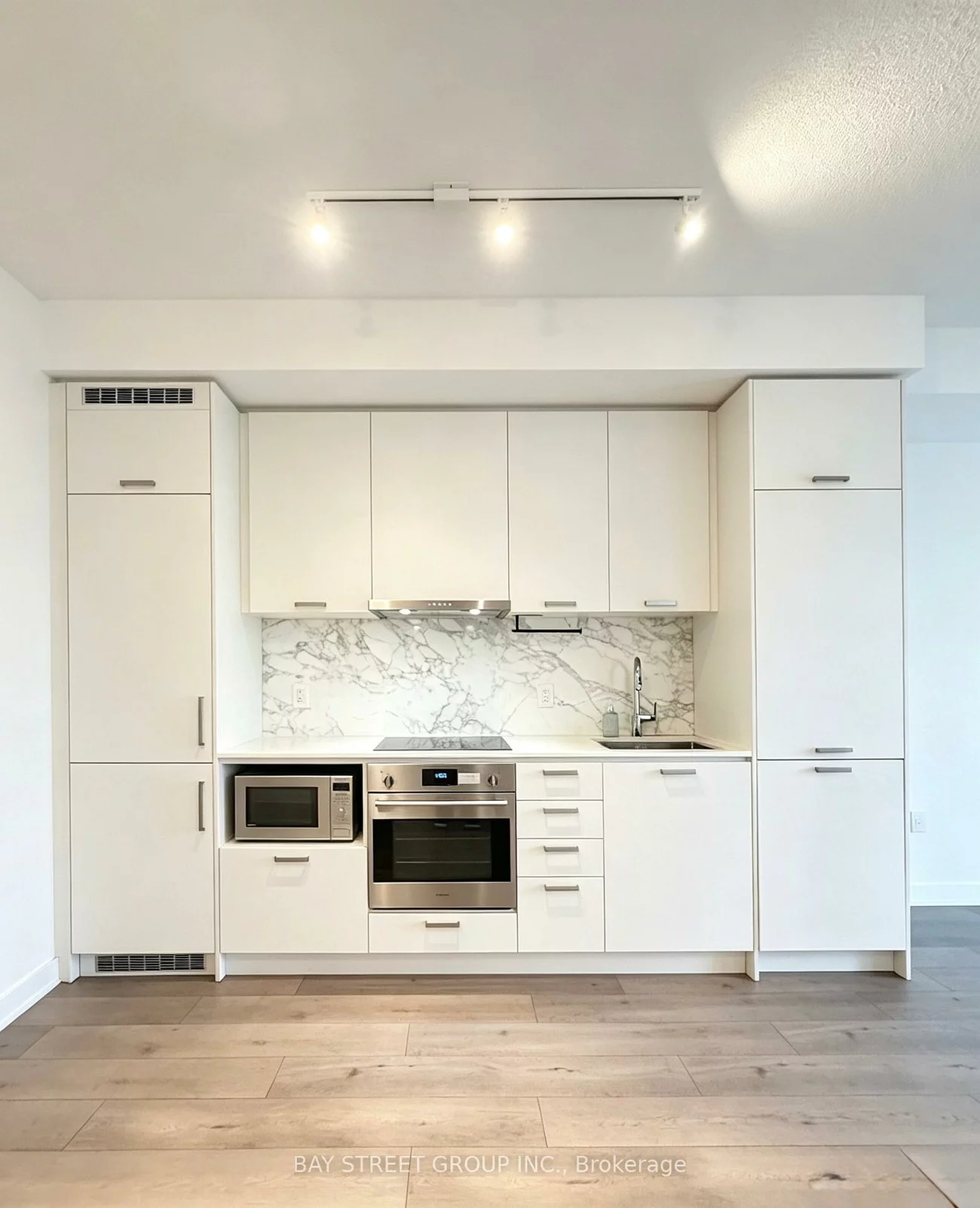 10, Honeycrisp, Vaughan Corporate Centre, Vaughan