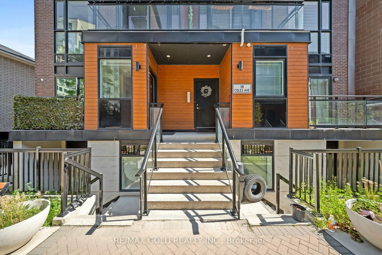 18, Coles, Vaughan Grove, Vaughan