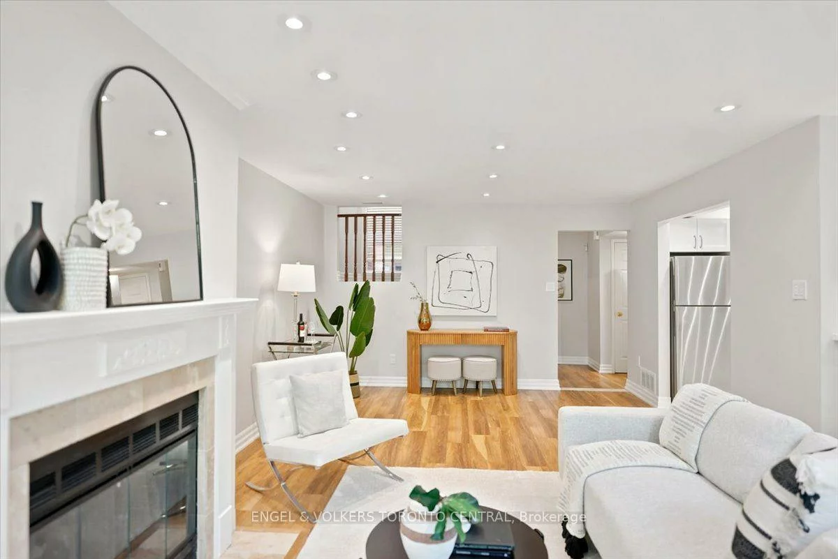 100, Arbors, West Woodbridge, Vaughan
