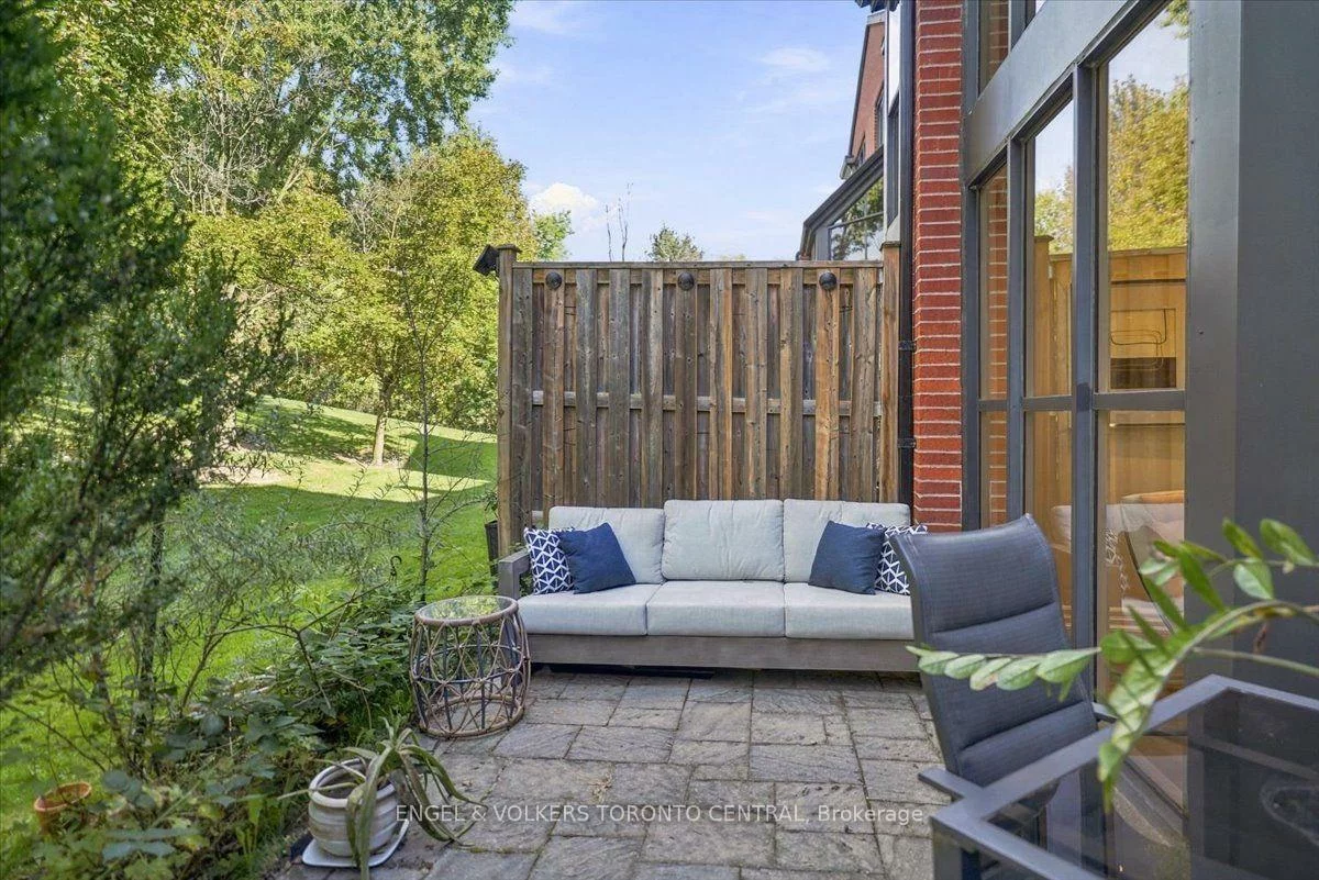 100, Arbors, West Woodbridge, Vaughan