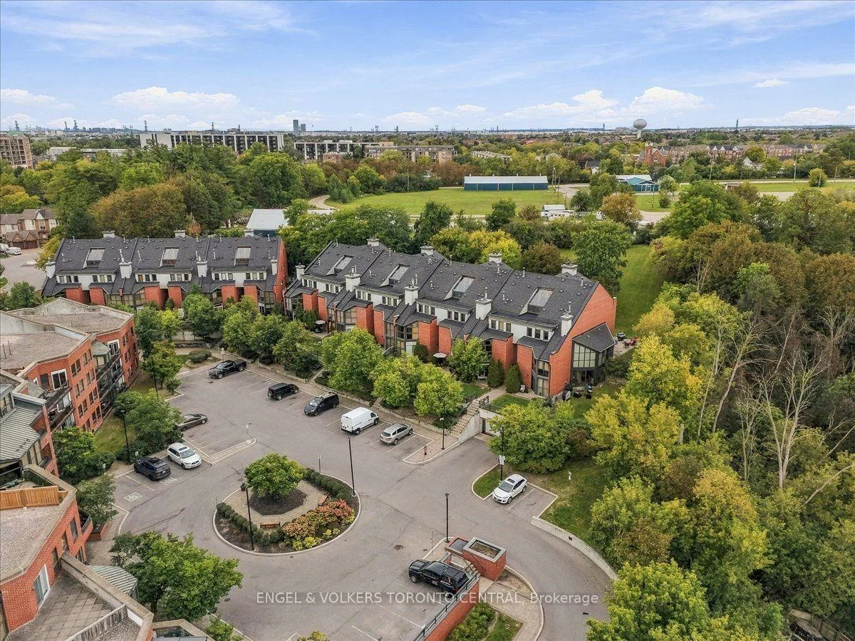 100, Arbors, West Woodbridge, Vaughan